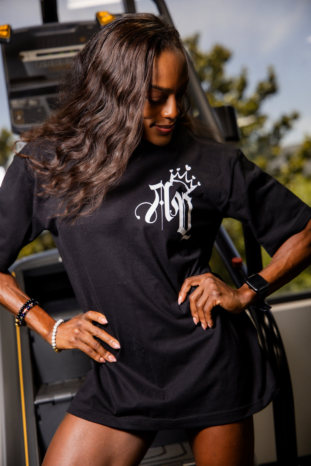 BOLD AQ CROWN T-Shirt